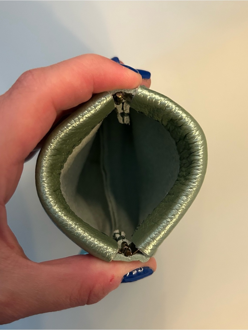 Portland Leather Goods Green Metallic Scallop Leather Coin Penny Pouch - Picture 6 of 9